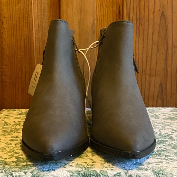 Women’s Worthington Brookdale Memory Foam Ankle Boots - Picture 2 of 6